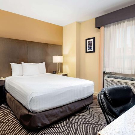 La Quinta By Wyndham Oshawa Hotel Luaran gambar